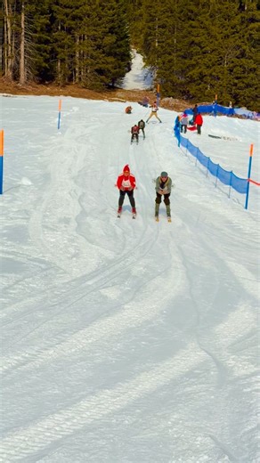 Alte Skis, neue Lachfalten – Kandersteg, du warst ein Hit! 🎩⛷️❣️Since 2010, the village of Kandersteg in Switzerland has been traveling back in time to the Belle Époque during the last week of January. Visitors can enjoy a nostalgic atmosphere with culinary, cultural and sporting events.❣️Don’t forget to add this Event to your 2027 bucket list!🎩😉 #impressiveswitzerland #switzerland #kandersteg #belleepoque #schweiz #nostalgic #schweiz #berneroberland #skiing #SwissTradition #fun #winterwonder