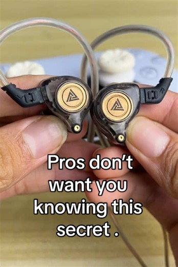 I do think wired earphone is better than wireless earbuds #gaming #earbuds #gamingearbuds #progamer #tiktokshop