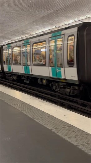 MF01 à Iéna #paris #train #metro #histoire