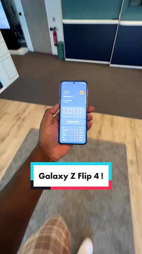 Smartphone Samsung Galaxy Z Flip 4: L'Innovation Pliable en Action !