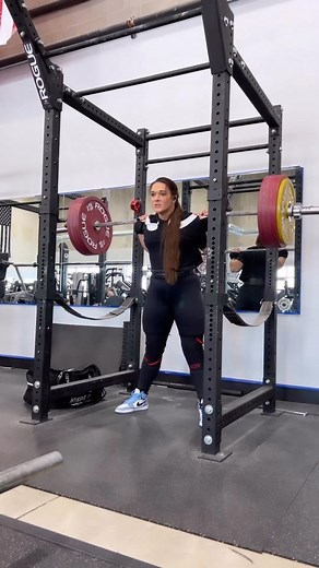 84 kg World Champion Amanda Lawrence looks like she is ready to push the 84 kg record even further at Sheffield. 255 kg. - @kingofthelifts #QOTL #queenofthelifts #KOTL #kingofthelifts Posted @withregram • @miss.amanda.ann Dangerous territory😈 11 days out. I’m ready to fight😤 #sheffield #teamjoeyflexx | King of the Lifts
