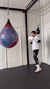 One of the cleanest ways to close distance in boxing. Was this a knockdown? 🤔 #boxing #theerainers | Theblueprintboxing