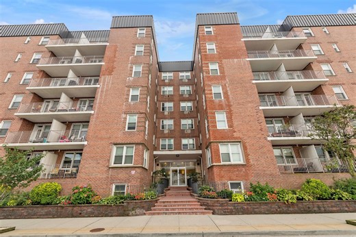 210 E Broadway #1D, Long Beach, NY 11561 - MLS 872059 - Coldwell Banker