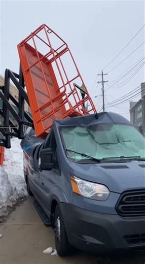 30-Foot Scissor Lift Tips Over, Crushing Amazon Delivery Van Below 🚧💥