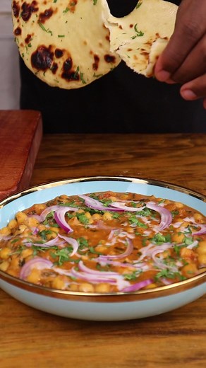 Creamy Chickpea Curry with Garlicky Naan Bread Recipe