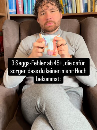 Viele Männer über 45 Jahren, merken, dass sich ihre Seggsualität schleichend verändert hat. Der Seggs funktioniert einfach nicht mehr nach denselben Regeln wie mit 25. Und die meisten Männer machen ab diesem Alter 3 entscheidende Fehler: Erstens: Sie erwarten von ihrem Körper die gleiche Härte-Qualität wie vor 20 Jahren haben, obwohl Erregung jetzt noch stärker von mentaler Entspannung abhängt als nur von reiner Stimulation. Zweitens: Sie unterschätzen, wie sehr der Lebensstil der letzten Jahrze