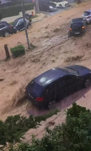⛔️SOS ΚΟΙΝΟΠΟΗΣΤΕ ⛔️ ⛈️Απίστευτες⛔️⚠️ καταστάσεις στην άνω Γλυφάδα και στην οδό Μετσόβου παρασύρονται σαν Κάριδότσουφλα απλά το ένα Ι.Χ. μετά το άλλο Βίντεο : Mariana Generalli | Forecast Weather Greece