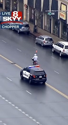 Here is the live footage of one of the most unusual police pursuits we've ever covered. 🚓 #PoliceChase #CaughtOnCamera | Fun Moments