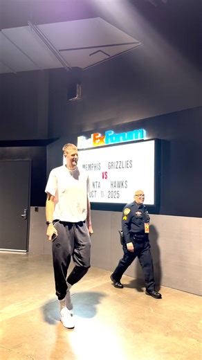 Walking in Memphis 🚶‍➡️ | Atlanta Hawks
