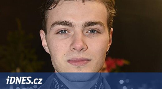 Fanynky teď u mě šanci nemají, říká zpěvák Šimon Opp