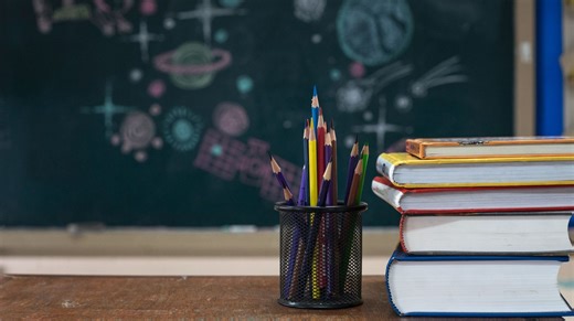 Les stéréotypes de genre toujours présents dans les manuels scolaires, révèle une étude du Ceméa - RTBF Actus