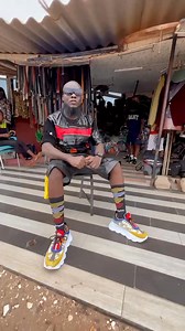 18K views · 616 reactions | Yaovi Kheteti, le père de la nouvelle génération du rap game togolais , met en garde Ghettovi : qu’il se prépare physiquement et mentalement, car il va courir avec son âme ! Avec la cadence à laquelle il compte enchaîner les sorties, Ghettovi risque bien de jeter l’éponge. le nouveau clip de YAOVI KETHETI est disponible sur YouTube lien en commentaire | Togo Pub | Facebook