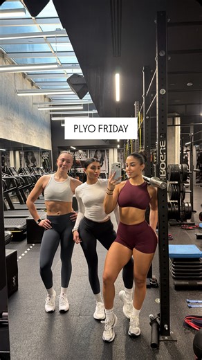 Niki Mahmoudi | ATHLETICS > AESTHETICS 👏🏽 Happy plyo Friday besties !! ITS THE BEST DAY EVER ✨ Full workout details: Warmup: Plate hops (double,... | Instagram