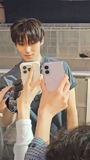 daily juyeon on Instagram: "Fan service king Juyeon Juyeon at Idol Radio Super Vibe Korea festival day-2 251207 @tbzuyeon @theboyz_officl #juyeon #theboyz #leejuyeon #juyeonlover #주연 #이주연 #더보이즈 #ジュヨン #ドボイズ #李柱延 #juyeonedit #juyeontheboyz #kpop #idol #theboyzjuyeon #더보이즈주연 #deobi #더비구함 #케이팝 #아이돌 #남자아이돌 #kpopidol #kpopfancam #fancam #kpopdance #concert #kpopconcert #foryou #reel"