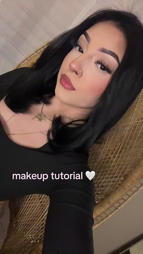detailed makup tutorial hope this helps💕💕 eyelahses: kiss matte twill eyebrow pen: black concealer: Bisque 350 foundation infallible :430 halo glow: fair/ light contour: 50 bronzer: 350 liquid blush: pinky promise lipliner: nutmeg #makeuptutorial #makeup #smoothbase #makeuptut