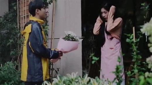 外卖小哥与花店老板互换身体，36小时极限反转