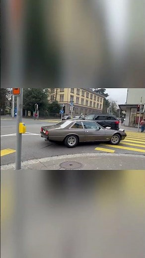 Ferrari 400: Timeless Elegance on the Streets