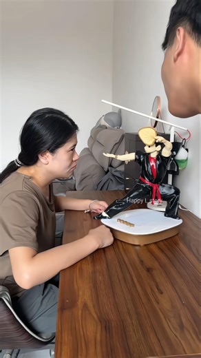 She Asked About His Hat, But His Fan Choices Got Worse Every Time