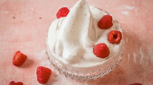 5-ingredient homemade raspberry marshmallow fluff recipe