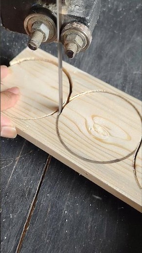 bandsaw skill, a quick way to make a circle. #woodworking #wood #diy