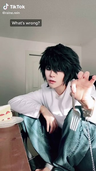 Light and Lawliet Death Note Cosplay Duo