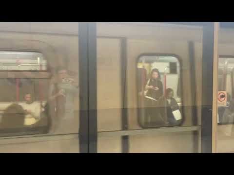 ISL M-train (A193-A242) 在上環站1號月台