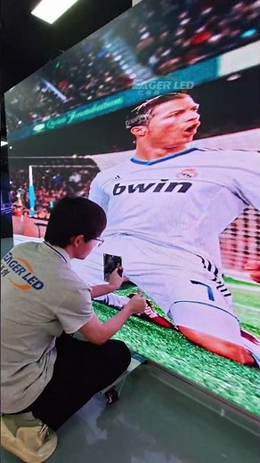 Replace parts of Cristiano Ronaldo's body.#ledscreen #ledvideowall #ledboard #eagerled