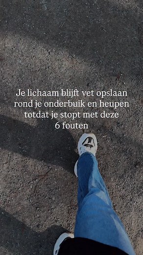 Merk je dat je na je 35e meer opgeblazen bent, sneller aankomt rond buik en heupen, slechter slaapt en minder energie hebt? Dat komt niet door “de leeftijd” of omdat je te weinig discipline hebt. Door hormonale veranderingen (oestrogeen, progesteron) verandert ook je gevoeligheid voor insuline en je bloedsuikerbalans. Gevolg: hardnekkig vet op buik en heupen. Dit zijn 6 fouten die het alleen maar erger maken ⬇️ ❌ 1. Ontbijt overslaan & laat op de avond eten: Laat avondeten geen ontbijt = hormona
