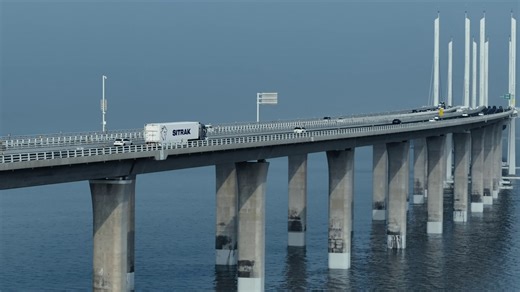 3K views · 67 reactions | The #SITRAK HD EV roars into action with a 600kWh underfloor #battery , delivering over 450 km range. Built on a dedicated chassis for power and efficiency, it's ready to revolutionize long-distance #logistics. #Sinotruk | Sinotruk | Facebook