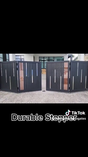Looking for a modern and innovative autogate? Check out the Urban fully aluminium autogate - a prime example of Urban design and advanced mechanism. Let's upgrade your home's safety and style with Beaugates today. Whatsapp-012-4839060 #houseliving #roboticwelding #fullyaluminium #autogate #automaticgate #aluminumgate #tracklessgate