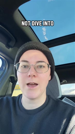 For the people who already did splurge this Black Friday and regret purchasing, check in with yourself. Why did you buy what you bought? Did you need it? Was it dopamine seeking? Was it holiday/familt stress? Feeling centered in your body is so important. Then review the spending and tell yourself this isn’t going to ruin my future. I can bounce back. If you continue to feel bad, we often continue the behavior as we tell ourselves “I’ve already lost, might as well keep going” #moneyformisfits #s