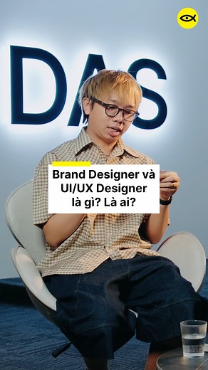 Brand Designer và UI/UX Designer là gì? Là ai? (P1) Khách mời: Mack Trịnh Graphic Design: Huy Lê Videographer: Quang Vũ -- Xem thông tin trung tâm: https://das.info.vn/ Xem bài làm học viên: https://www.instagram.com/das.studentworks/ Kiến thức dạng carousel: https://www.instagram.com/das.learning/ Nền tảng kết nối với nhà tuyển dụng: https://bit.ly/DAS_Career_Support_Site Địa chỉ: 300L Nguyễn Văn Đậu, Phường 11, Bình Thạnh, Thành phố Hồ Chí Minh | DAS - Design Anthropology School