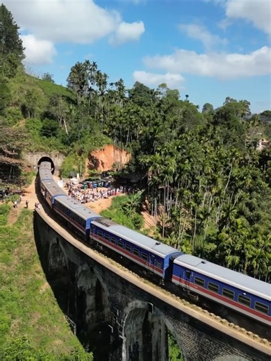 One of Sri Lanka’s iconic train crossings 🚂 Credit to Sara Marcelo (IG) for the original video | Amazing Sri Lanka