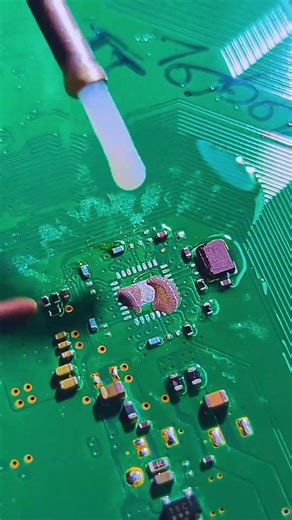 🎯 We walk you through the key steps of replacing an IC on a circuit board