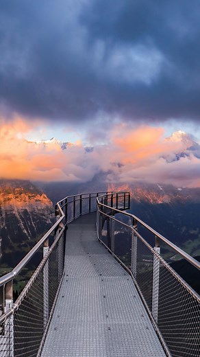 We get asked ALOT what our favourite place is in Switzerland and Grindelwald is definitely right up there! 🔝 🏔️🤘🏻 Unlimited adventures and beautiful landscapes, it’s not to be missed when you visit Switzerland 🇨🇭 Locations in this reel are: Grindelwald First and First Cliff Walk, Kleine Scheidegg and Jungfraujoch. Some cool activities to try in the area are the First Flyer Zipline, First Glider and the summer toboggan at Pfingstegg. The Grindelwald Glacier Gorge is also worth a visit 😊 Sa