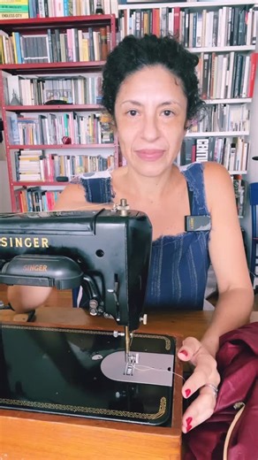 Free motion embroidery on a vintage Singer Sewing Machine | Vania Santos