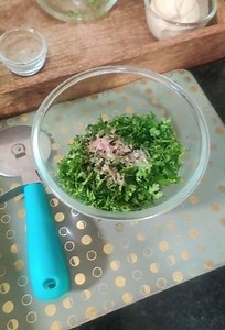 Dhaniya ( coriander ) se banaye ye tasty lunch 5 minute mein Text recipe link: https://www.zaykakatadka.com/recipe/dhaniya-paratha-coriander-paratha/ Dhaniya Paratha | Coriander Paratha | 5 minute Veg Recipes