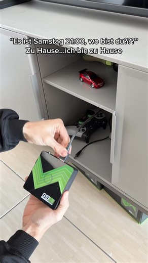 Erinnerst du dich an die magischen Stunden vor deiner alten Lieblingskonsole? 🎮 Der neue G13 Ultra bringt genau dieses Gefühl zurück - nur besser, schneller und in ultra-scharfer Qualität. ✨ Mit über 103.000 vorinstallierten Spielen, von Atari bis PS1, erwartet dich eine Zeitreise durch die besten Gaming-Jahre deines Lebens. Ob alleine oder im Multiplayer: Retro-Gaming war noch nie so unkompliziert und kraftvoll. ✅ Neue Auflage mit verbesserter Leistung & Qualität 🕹️ 103.000 Spieleklassiker – 