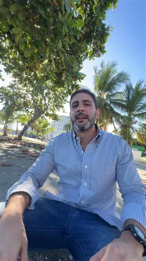 Hay prioridades y mi papá es el mejor ejemplo de en que enfocarse, el supo desde muy temprano que tener conocimiento y educación es mas importante que tener “Flow” y eso lo llevo a tener muchísimo valor como persona | Juan Roberto Musa