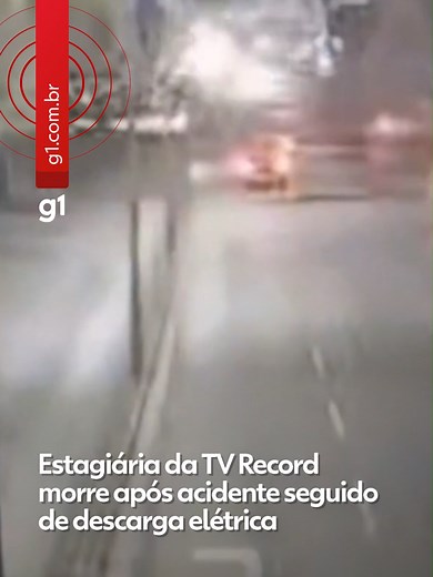 A #estudante de #jornalismo da PUC Minas e estagiária da #TVRecord, Brunna Ribeiro de Castro Rosas, de 22 anos, morreu após um acidente de #carro em #BeloHorizonte. O caso aconteceu na madrugada deste domingo (8), na Avenida Nossa Senhora do Carmo, no bairro São Pedro, região Centro-Sul da capital mineira. Segundo testemunhas, o namorado de Brunna, que dirigia o veículo em alta velocidade, perdeu o controle e bateu em um semáforo. O carro pegou fogo e, ao sair do veículo, a jovem recebeu uma des