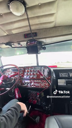 Just got this twin stick kit for an 18 speed from Classic Touches installed in my truck, super easy install and fun to drive! #mcallisterenterprises #peterbilt #peterbilt379 #twinsticks #18speed #catpower #classictouches