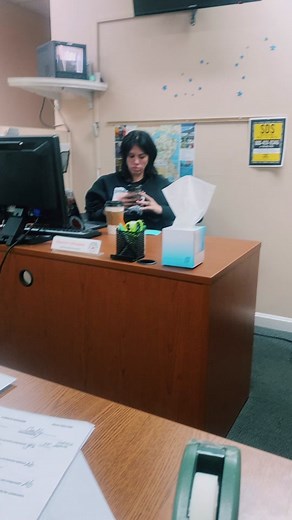 Office Interaction: Receptionist Day in the Life