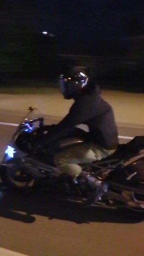 Explora la emoción del nightriding nocturno