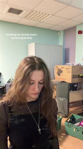 a tribute to @London Grammar in my college’s messy music room #fyp #pianocovers #londongrammar