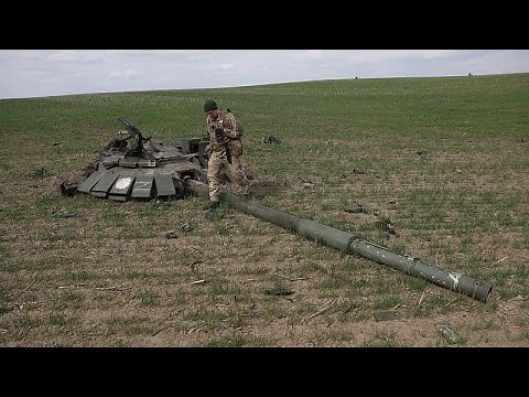 NoComment : des chars russes détruits exhibés comme des trophées près de Kharkiv