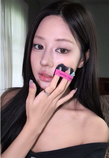 Glas skin with AI Glow Cushion by Gentle Faces