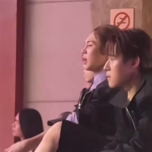 137K views · 6K reactions | me when like jennie starts playing | UNIVERSAL BLACKPINK | Facebook