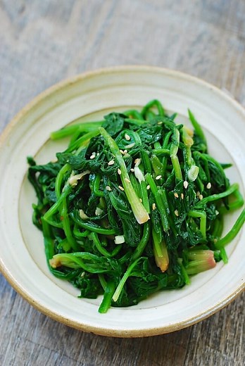 Sigeumchi Namul (Korean Spinach Side Dish)