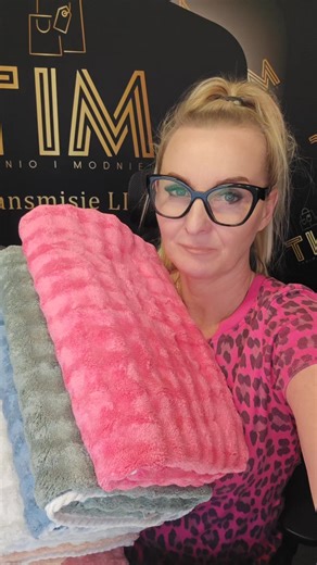 TURBO GRUBY ręcznik CHMURKA !!!! mikrofibra szybkoschnąca /przepiękne kolory !!!! Aby zamówić produkt wpisz w komentarzu: dodaj r103 malina 50/100 dodaj r103 jeans 50/100 dodaj r103 morela 50/100 dodaj r103 bez 50/100 dodaj r103 szalwia 50/100 dodaj r103 szary 50/100 dodaj r103 malina 70/140 dodaj r103 jeans 70/140 dodaj r103 morela 70/140 dodaj r103 bez 70/140 dodaj r103 szalwia 70/140 dodaj r103 szary 70/140 Cena: 50/100 18zł 70/140 29zł Kupujesz u nas pierwszy raz lub przed każdym nowym zakup