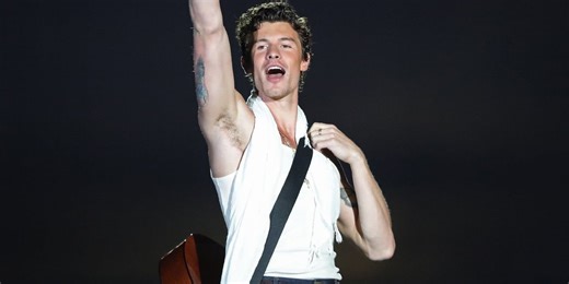 Shawn Mendes addresses his sexuality during concert, says he's 'figuring it out'